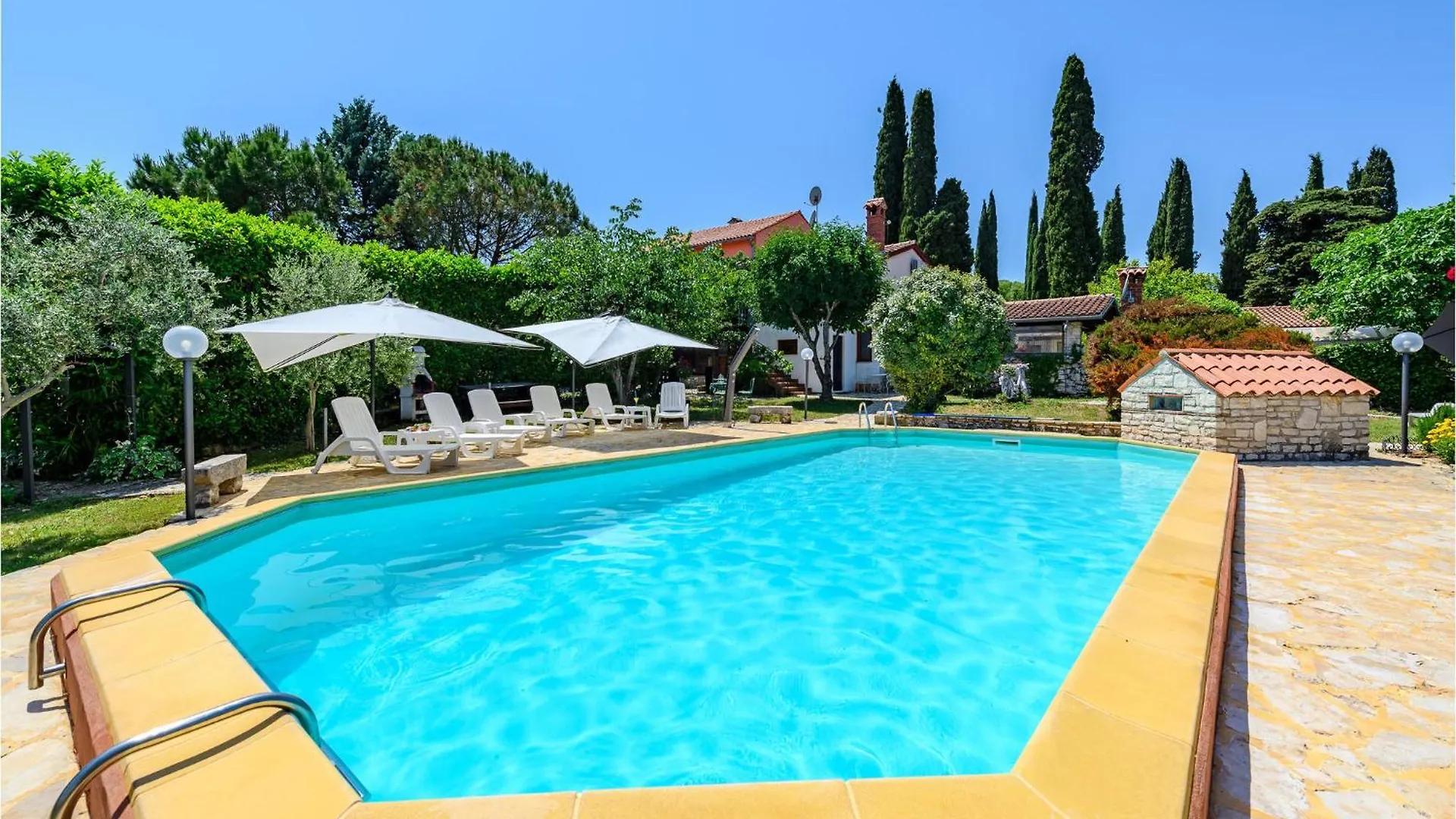 Beautiful Apartment In Rovinjsko Selo With Wifi
